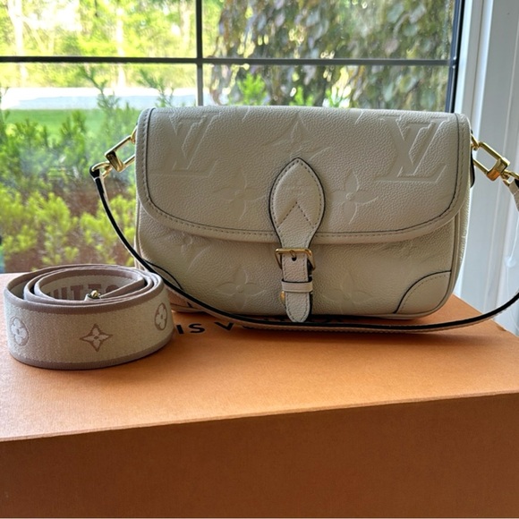 NWT Louis Vuitton Diane Cream Satchel Purse - Picture 10 of 17